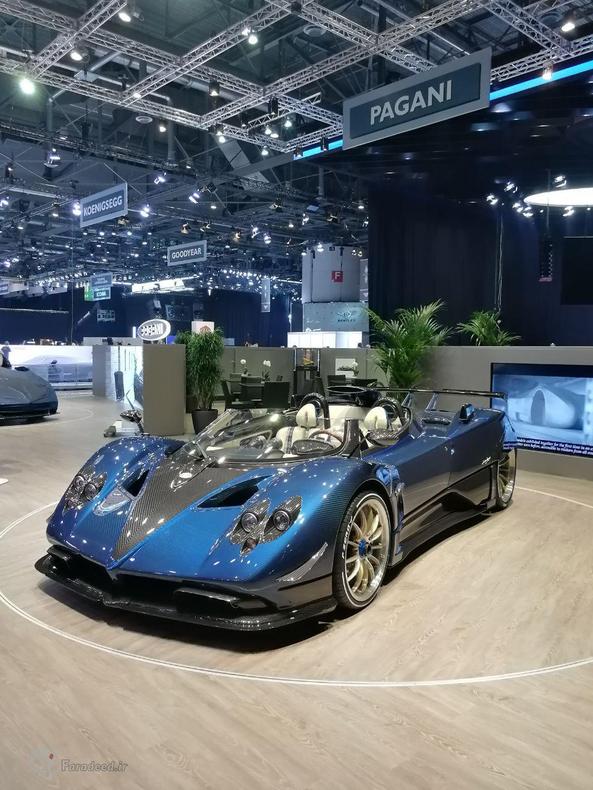 پاگانی با ابرخودروی افسانهای خود یعنی هویرا به نمایشگاه آمده است