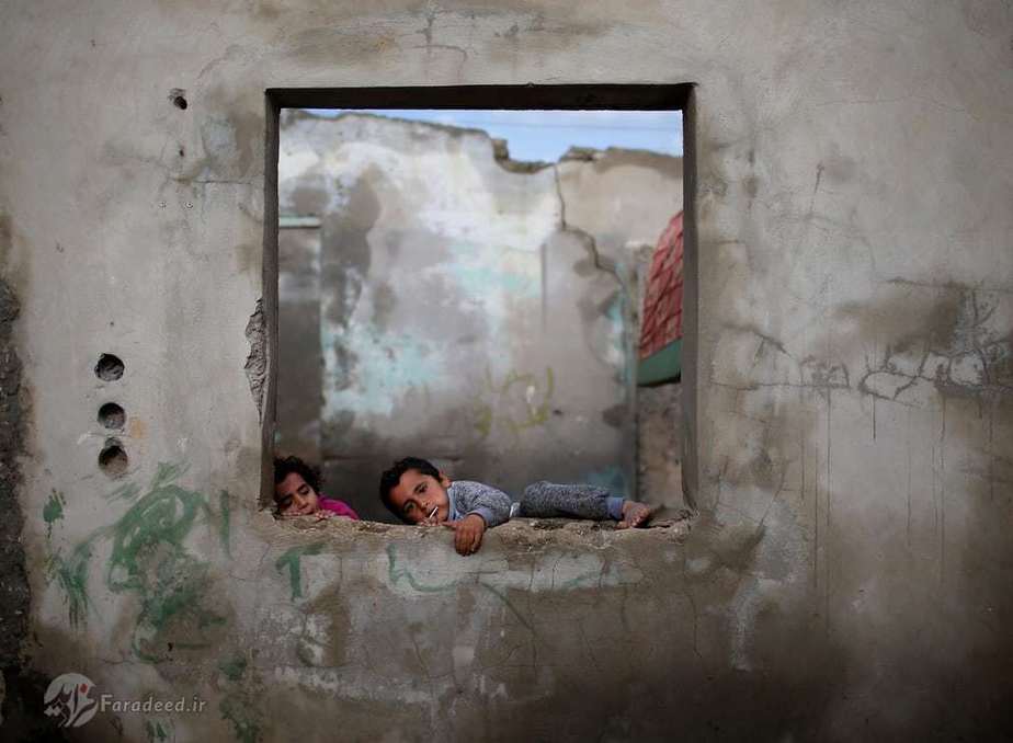 بازی کودکان فلسطینی در خانه های ویران.(غزه)