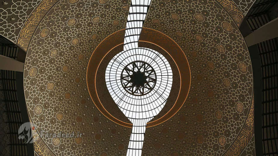 نمای زیبا از گنبد مسجدی در شهر کلن آلمان