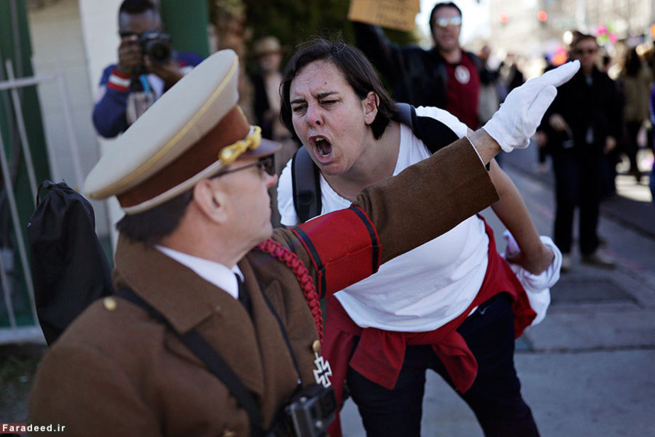 فریاد بر سر مردی که شبیه هیتلر لباس پوشیده؛ لاس وگاس