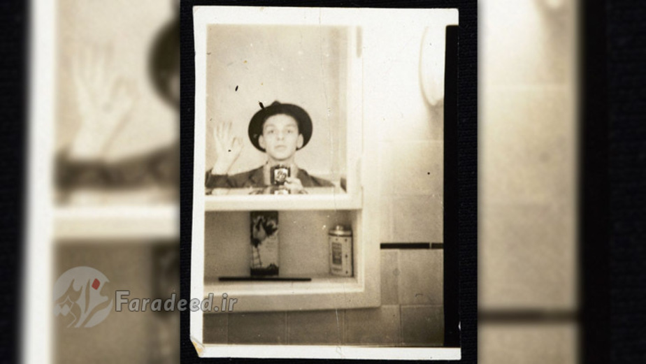 جوانی که در آینه از خود سلفی می‌گیرد سال ۱۹۳۸