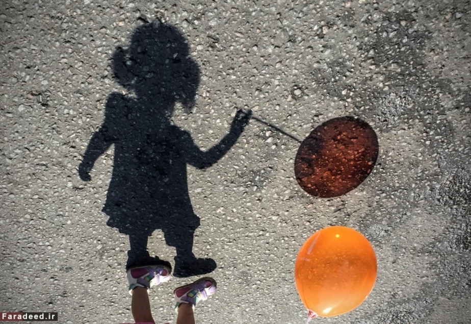 بازی دختری با بادکنک در مسکو