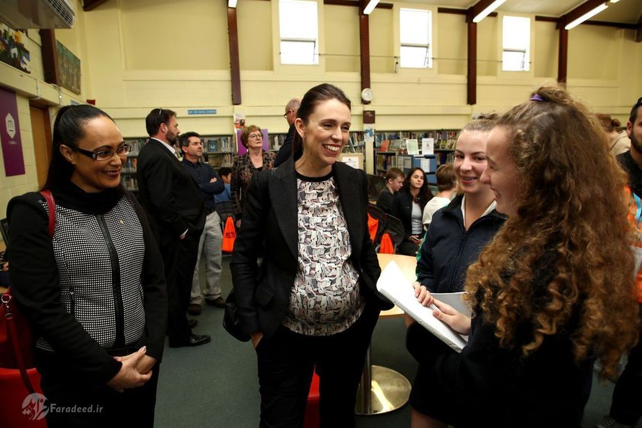 بازاید از دبیرستانی در اوکلند در 24 می