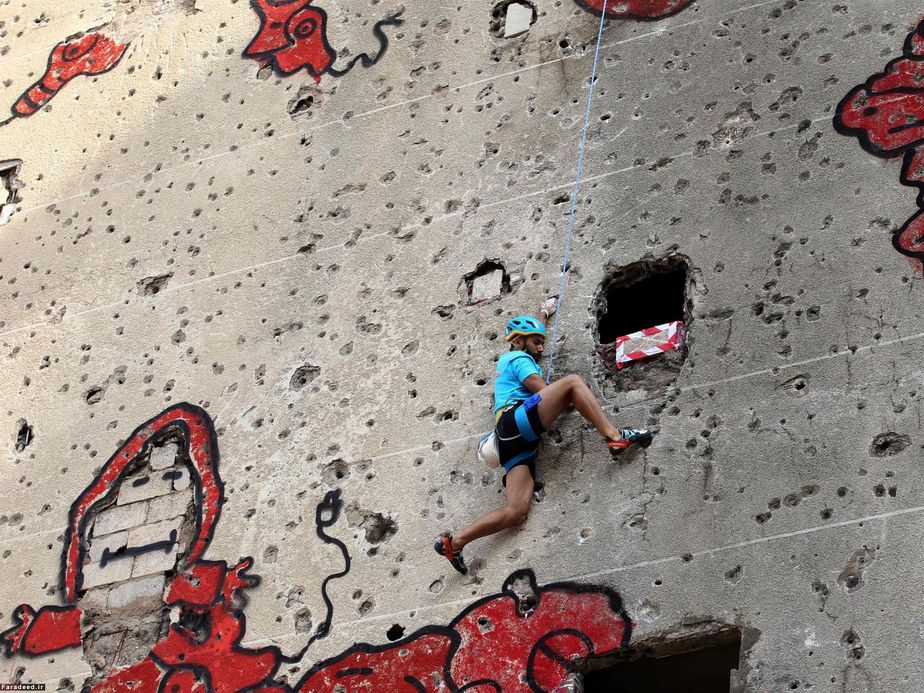 صعود از دیوار آسیب‌دیده در جنگ لبنان