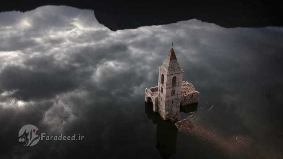 بقایای ساختمان کلیسا در شهر کاتالونیا اسپانیا که متعلق به قرن ۱۹ می‌باشد.