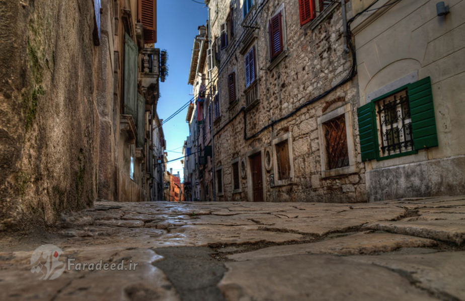 خیابان‌ها و ساختمان‌ها در شهر باستانی 