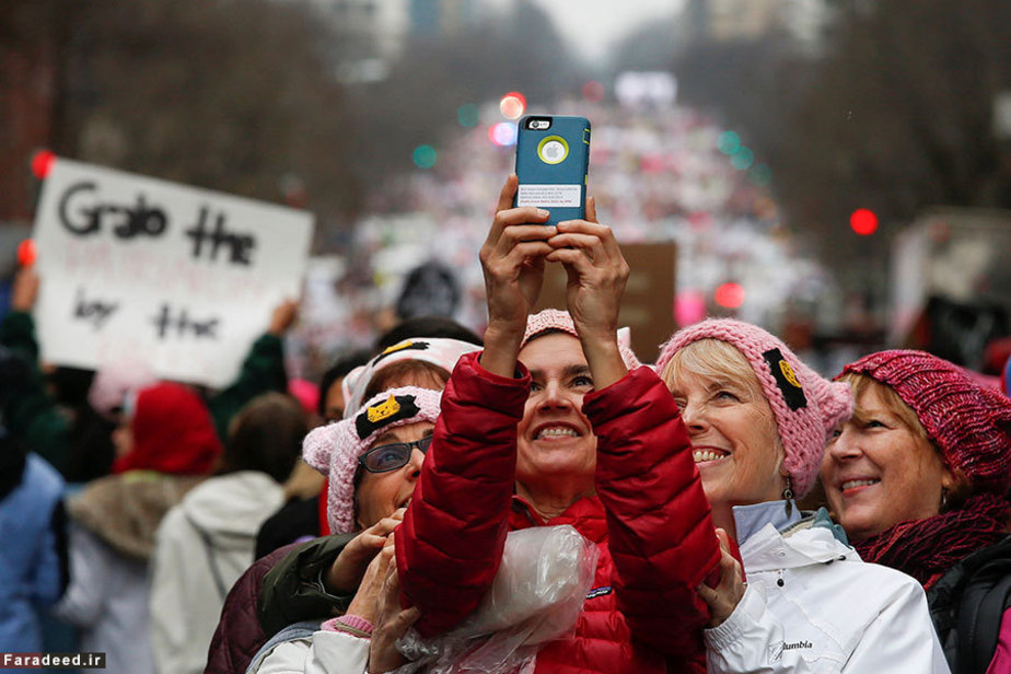 سلفی در تظاهرات علیه ترامپ