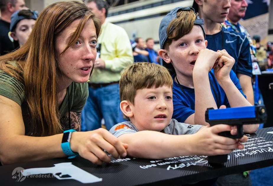 امیلی ویلکنسون با پسرانش، سویر، شش و کارتر