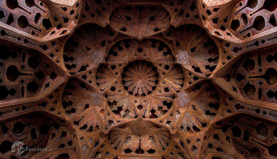 نمایی از سقف عمارت عالی قاپو در اصفهان