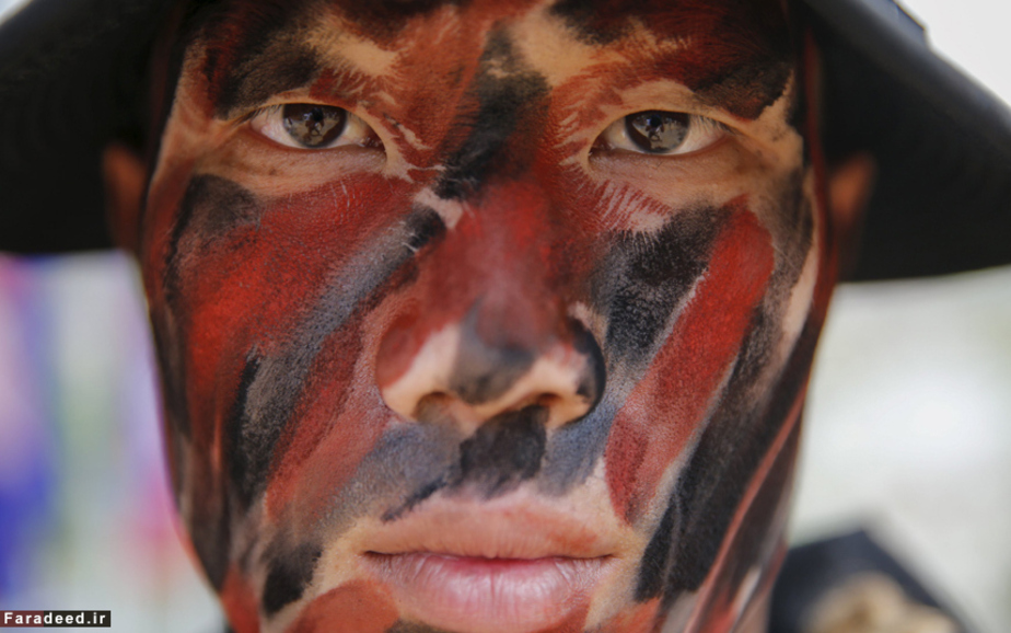سرباز تایلندی هنگام گشتزنی در رودخانه مکونگ؛ مرز تایلند و لائوس