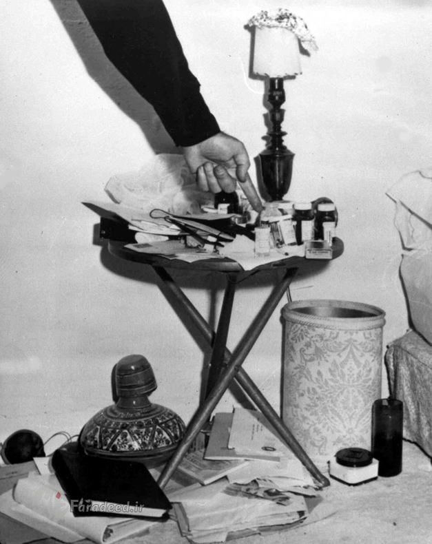 پلیس جعبه خالی قرص های مرلین مونرو که با آن اقدام به خودکشی کرده بود را نشان میدهد. آگوست 1962