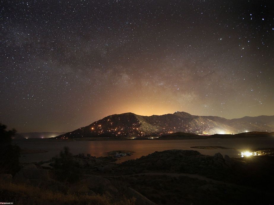 بقایای آتش‌سوزی در کوهستان در نزدیکی دریاچه ایزابلا، کالیفرنیا 