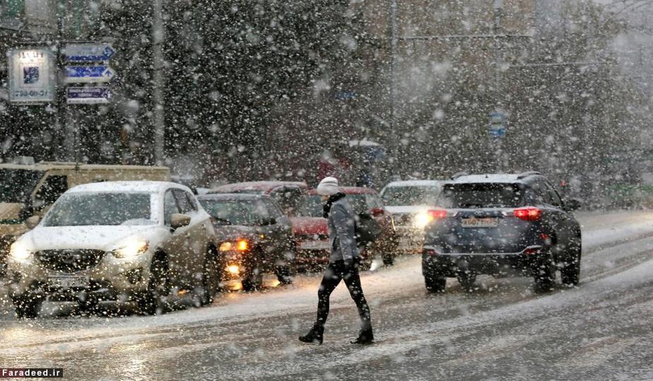 بارش برف در کراسنویارسک، روسیه 