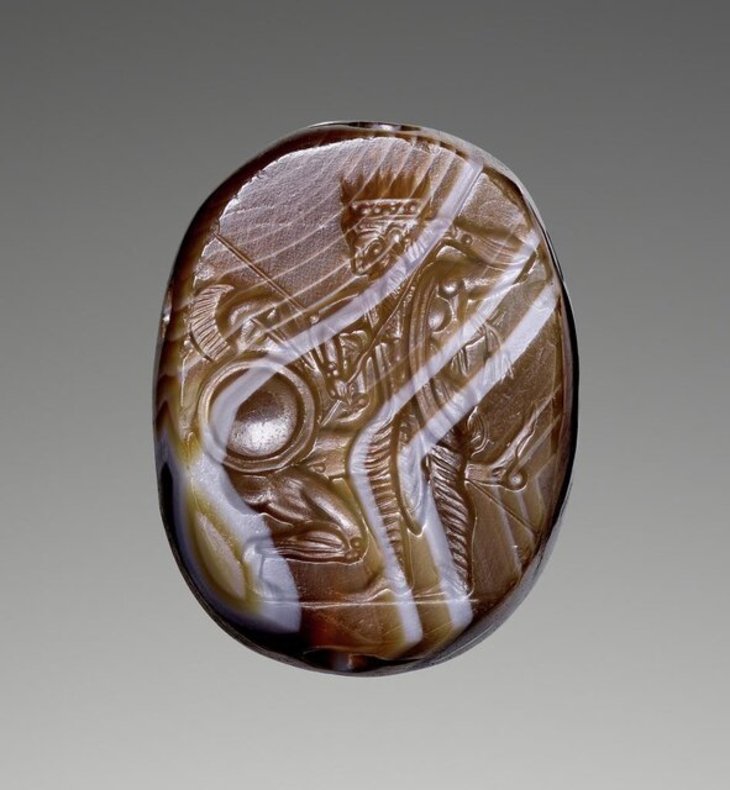 مُهری منقش به پادشاه ایرانی در حال نبرد با سرباز یونانی، هخامنشی، حدود ۴۵۰ قبل از میلاد. موزه گتی 