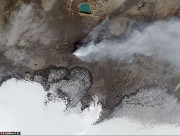 زمین بین دو کوه آتش‌فشانی بارداربونگا و آسکیا در ایسلند دهن باز کرده و گدازه و گاز گرم از آن خارج می‌شود – 6 سپتامبر 2014