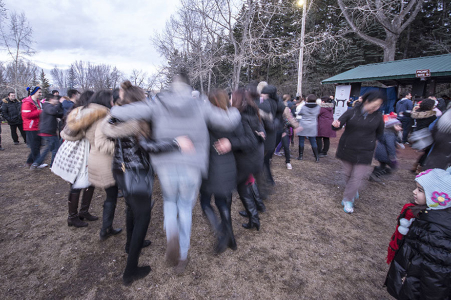 ایرانیان بیرون از ایران به ویژه در اروپا و آمریکا و کانادا چند دهه است که جشن‌های نوروزی را از جمله چهارشنبه سوری بصورت گروهی برگزار می‌کنند.