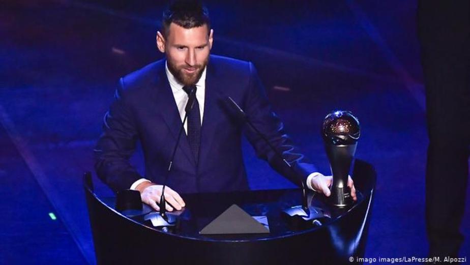 لیونل مسی؛ ملی‌پوش آرژانتینی که برای تیم فوتبال بارسلونا به میدان می‌رود