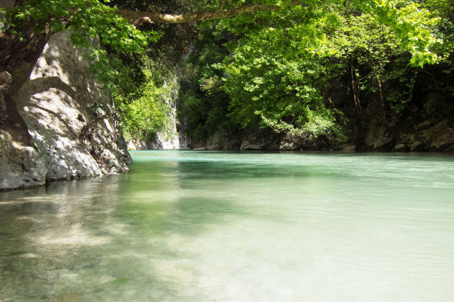 رودخانه آخرون