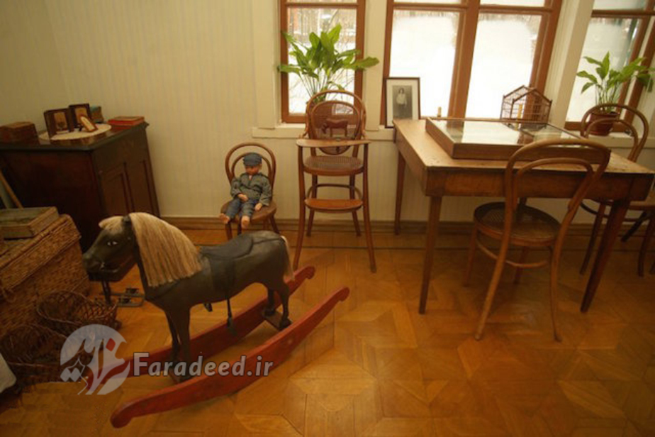 اتاق کودک که متعلق به کوچکترین فرزند او بود.