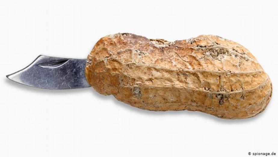 چاقو یا بادام‌زمینی؟ 