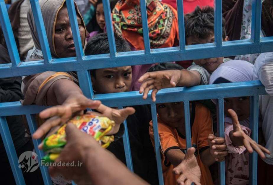 کمک رسانی به مردم پس از سونامی در اندونزی