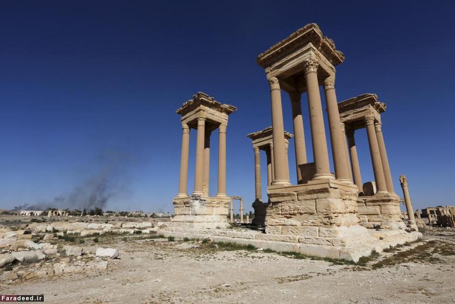 بقایای ستون های 